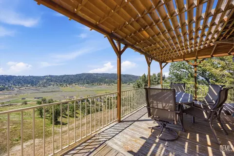 Exterior - 27020 Barkes Way, Tehachapi, CA 93561 photo 6 of 13