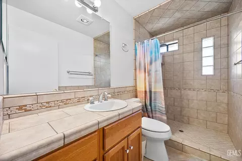 Bath - 27020 Barkes Way, Tehachapi, CA 93561 photo 2 of 2