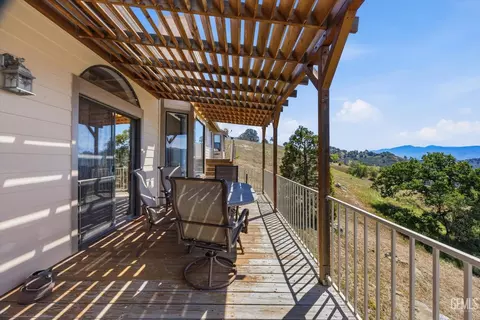 Exterior - 27020 Barkes Way, Tehachapi, CA 93561 photo 8 of 13