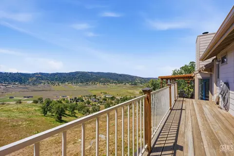 Exterior - 27020 Barkes Way, Tehachapi, CA 93561 photo 9 of 13