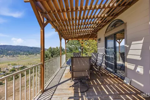 Exterior - 27020 Barkes Way, Tehachapi, CA 93561 photo 5 of 13