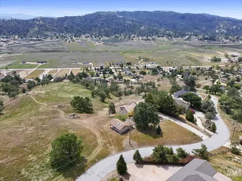 View/Area - 27020 Barkes Way, Tehachapi, CA 93561 photo 2 of 4