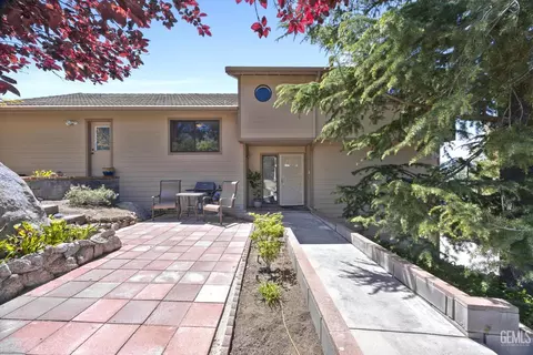 Exterior - 27020 Barkes Way, Tehachapi, CA 93561 photo 3 of 13