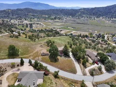 View/Area - 27020 Barkes Way, Tehachapi, CA 93561 photo 4 of 4