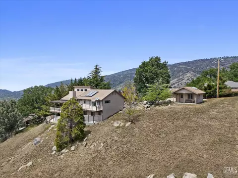 Exterior - 27020 Barkes Way, Tehachapi, CA 93561 photo 12 of 13