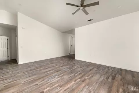 Living - 28102 Valley West Rd, Taft, CA 93268 photo 3 of 3