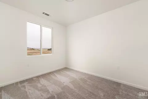 Bedroom - 28102 Valley West Rd, Taft, CA 93268 photo 4 of 7