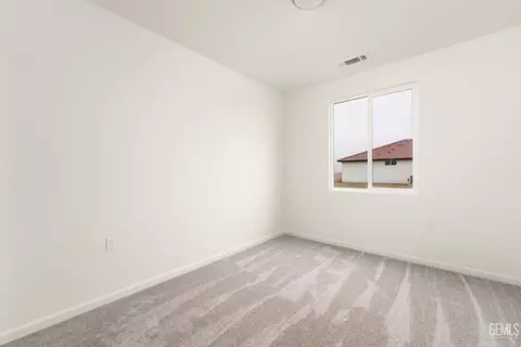 Bedroom - 28102 Valley West Rd, Taft, CA 93268 photo 6 of 7