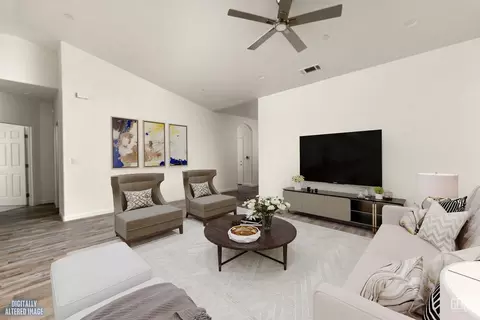 Living - 28102 Valley West Rd, Taft, CA 93268 photo 2 of 3