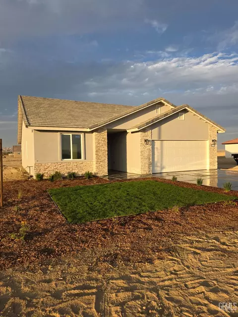 Exterior - 28102 Valley West Rd, Taft, CA 93268 photo 5 of 7