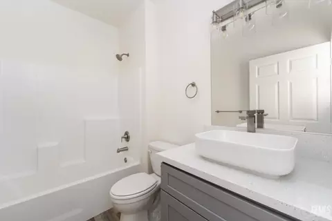 Bath - 28102 Valley West Rd, Taft, CA 93268 photo 1 of 3