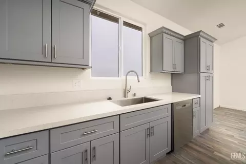 Kitchen - 28102 Valley West Rd, Taft, CA 93268 photo 2 of 3