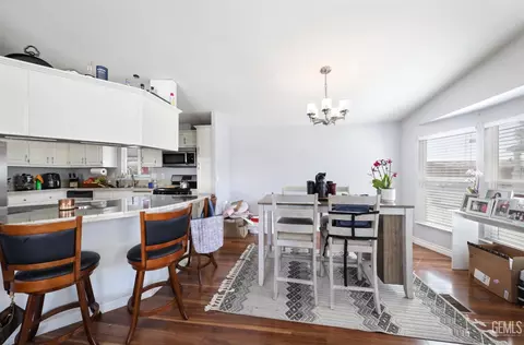 Dining - 250 E Telegraph Rd #211, Fillmore, CA 93015 photo 1 of 2