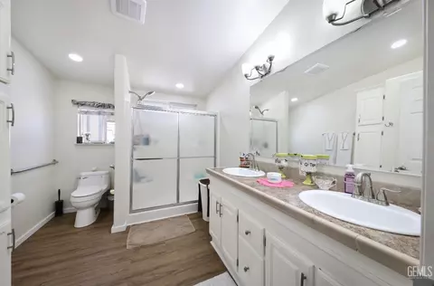 Bath - 250 E Telegraph Rd #211, Fillmore, CA 93015 photo 2 of 2