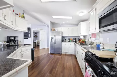 Kitchen - 250 E Telegraph Rd #211, Fillmore, CA 93015 photo 2 of 3