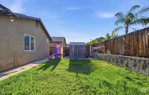 Exterior - 1410 Miranda Pl, Arvin, CA 93203 photo 3 of 4
