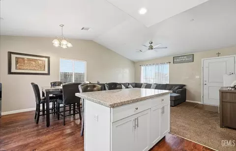 Entry Way - 1410 Miranda Pl, Arvin, CA 93203 photo 2 of 3