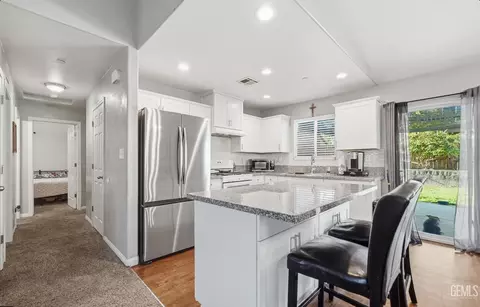 Entry Way - 1410 Miranda Pl, Arvin, CA 93203 photo 3 of 3