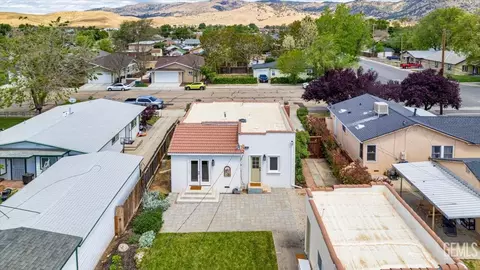 View/Area - 304 W D St, Tehachapi, CA 93561 photo 4 of 5