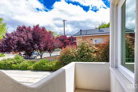 Exterior - 304 W D St, Tehachapi, CA 93561 photo 7 of 15