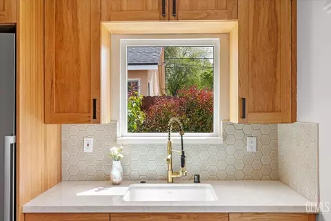 Kitchen - 304 W D St, Tehachapi, CA 93561 photo 5 of 5