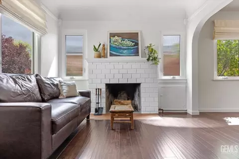 Living - 304 W D St, Tehachapi, CA 93561 photo 1 of 1