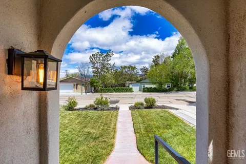 Exterior - 304 W D St, Tehachapi, CA 93561 photo 4 of 15
