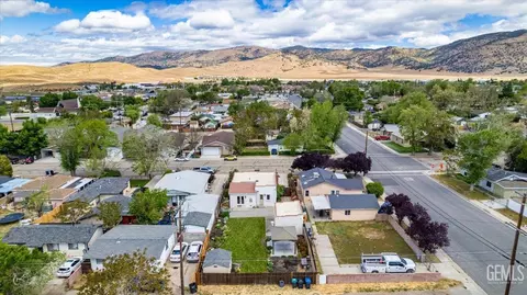 View/Area - 304 W D St, Tehachapi, CA 93561 photo 3 of 5