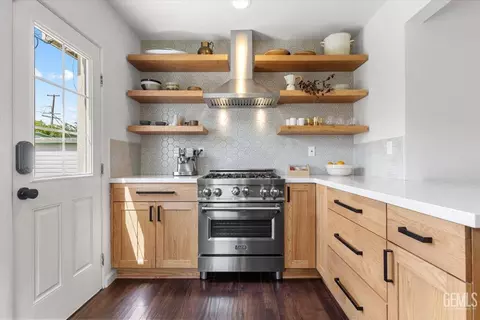 Kitchen - 304 W D St, Tehachapi, CA 93561 photo 3 of 5