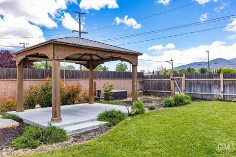 Exterior - 304 W D St, Tehachapi, CA 93561 photo 13 of 15