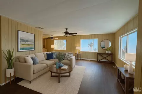 Living - 1 Tee Ln, Bakersfield, CA 93308 photo 1 of 3