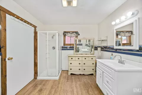 Bath - 45071 Forest Dr, Posey, CA 93260 photo 2 of 5
