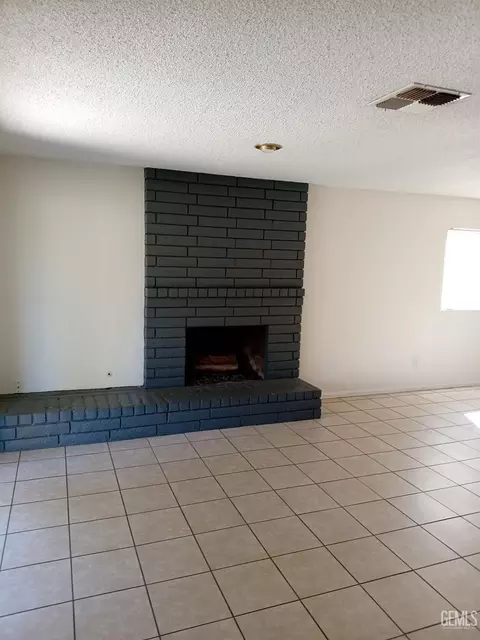 4600 Pinecastle Ave, Bakersfield, CA 93313 photo 9