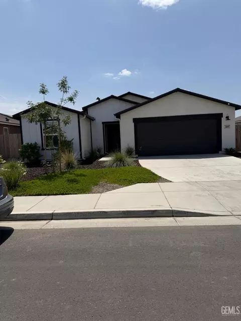 8219 Georgetown Dr, Bakersfield, CA 93307