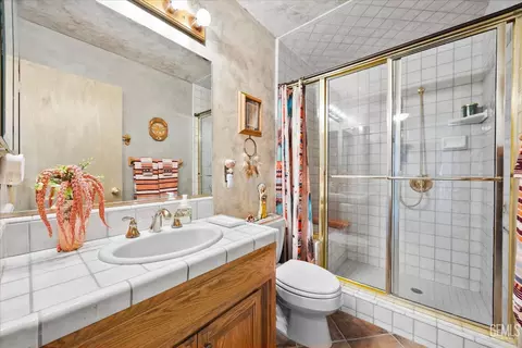 Bath - 24930 Paramount Dr, Tehachapi, CA 93561 photo 1 of 8