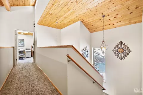 Entry Way - 24930 Paramount Dr, Tehachapi, CA 93561 photo 6 of 6