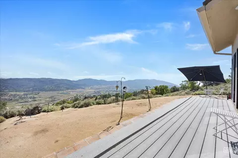 Exterior - 24930 Paramount Dr, Tehachapi, CA 93561 photo 6 of 8