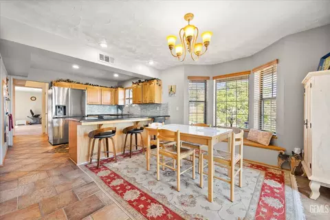 Dining - 24930 Paramount Dr, Tehachapi, CA 93561 photo 2 of 2