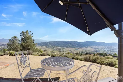 Exterior - 24930 Paramount Dr, Tehachapi, CA 93561 photo 5 of 8