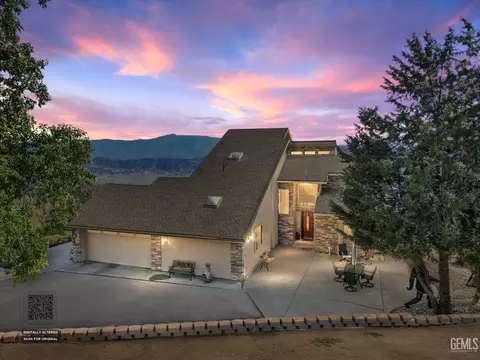 24930 Paramount Dr, Tehachapi, CA 93561
