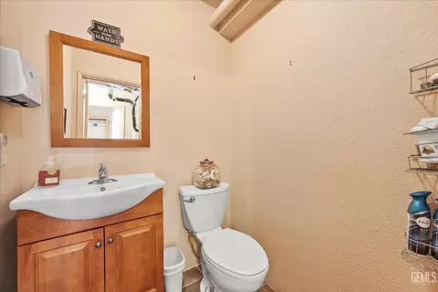 Bath - 24930 Paramount Dr, Tehachapi, CA 93561 photo 8 of 8