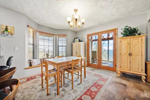 Dining - 24930 Paramount Dr, Tehachapi, CA 93561 photo 1 of 2