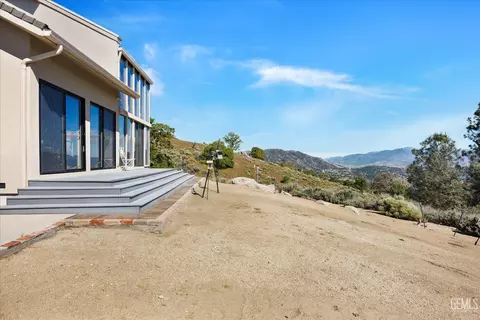 Exterior - 24930 Paramount Dr, Tehachapi, CA 93561 photo 8 of 8
