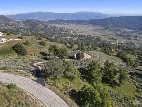 View/Area - 24930 Paramount Dr, Tehachapi, CA 93561 photo 2 of 3