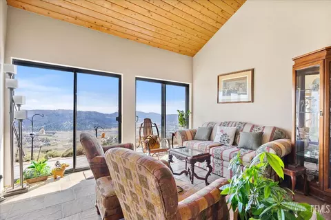 Living - 24930 Paramount Dr, Tehachapi, CA 93561 photo 4 of 4