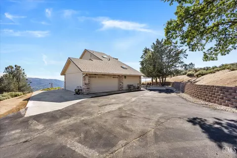 Exterior - 24930 Paramount Dr, Tehachapi, CA 93561 photo 3 of 8