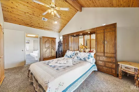 Bedroom - 24930 Paramount Dr, Tehachapi, CA 93561 photo 4 of 5