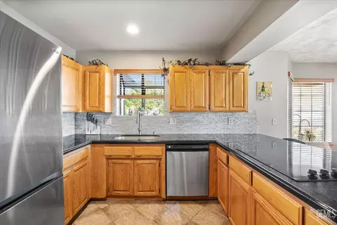 Kitchen - 24930 Paramount Dr, Tehachapi, CA 93561 photo 5 of 5