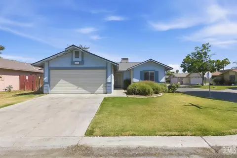 4500 Blossom Valley Ln, Bakersfield, CA 93313