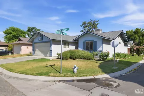4500 Blossom Valley Ln, Bakersfield, CA 93313
